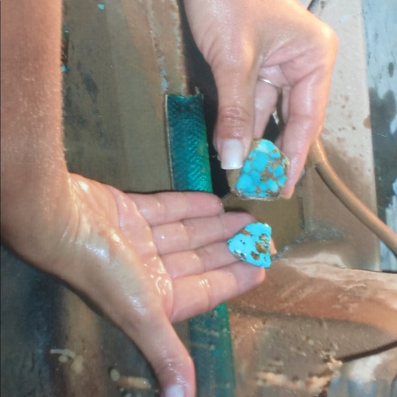 Meet your Posher “Lucky7traders” aka Deb 🌵 💎 ❤️ - Picture 5 of 8